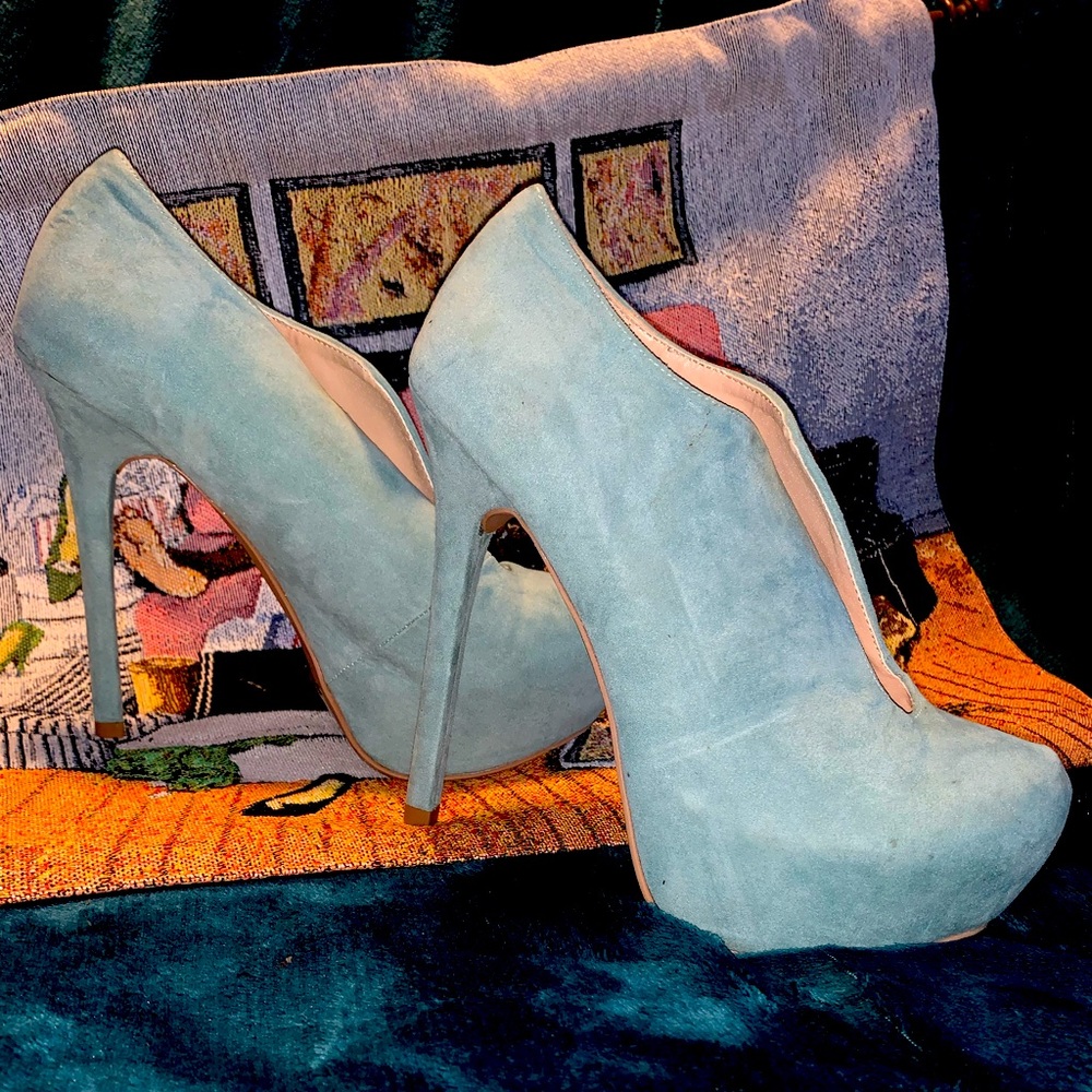 Excellent condition, never worn